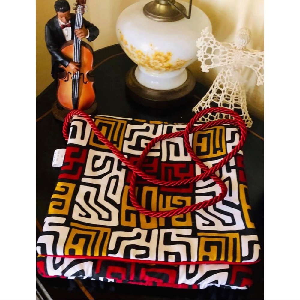 The “Bold and Beautiful“ Bag